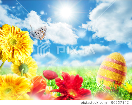 Easter egg in a meadow on a sunny spring day 96257542