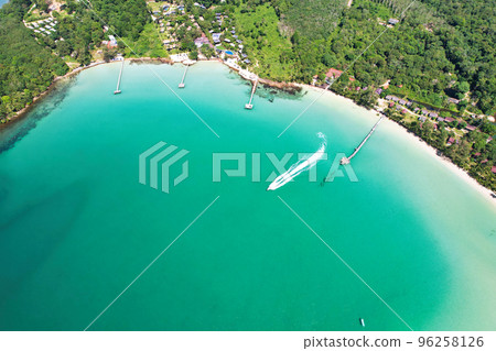 Emerald blue sea and beach Koh Kut, Thailand Emerald blue sea and beach Koh Kut, Thailand 96258126