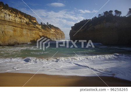 海灣中安靜的海灘 海灣中安靜的海灘 96258265