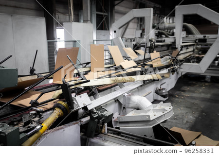 Conveyor making boxes from recycled paper at a recycling plant 96258331