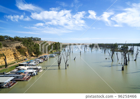 澳大利亞最長的河流墨累河的景色 96258466