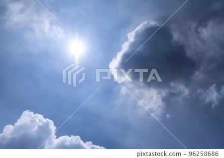夏天天空太陽和雲彩橫濱 96258686