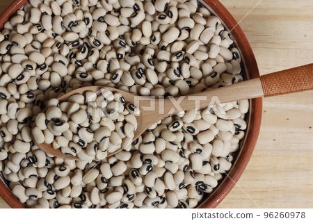 Uncooked Black Eyed Peas in Bowl on Wooden Table Uncooked Black Eyed Peas in Bowl on Wooden Table 96260978
