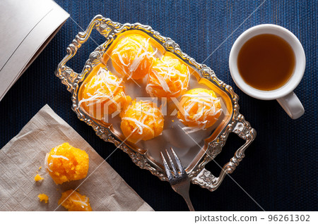 Toddy palm cake Toddy palm cake 96261302