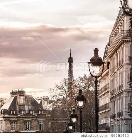 巴黎埃菲爾鐵塔路燈 巴黎埃菲爾鐵塔路燈 96261423