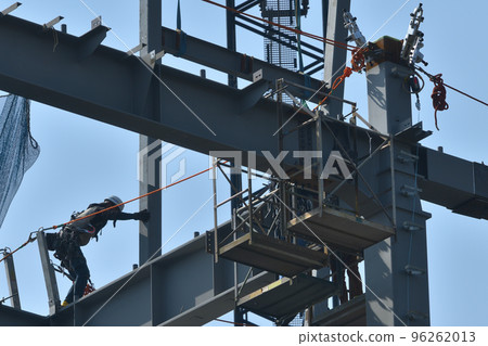 Steel frame assembly work site, work scene of Tobi trousers 96262013