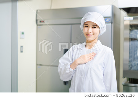 Young female cook (relief) 96262126