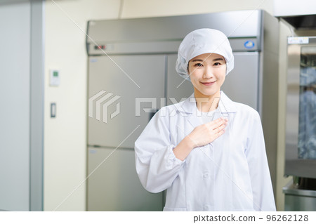 Young female cook (relief) 96262128