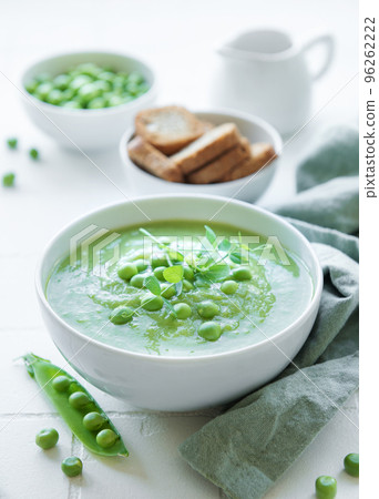 Fresh vegetable soup made of green peas Fresh vegetable soup made of green peas 96262222