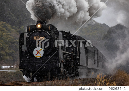 A steam locomotive galloping through the snow - "SL Christmas" pulled by Degoichi A steam locomotive galloping through the snow - "SL Christmas" pulled by Degoichi 96262241