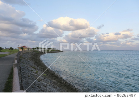 Promenade along the sea at Toyosaki Seaside Park 96262497