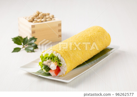 Egg maki sushi Egg maki sushi 96262577