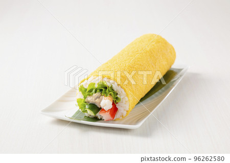 Egg maki sushi Egg maki sushi 96262580