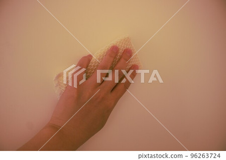 女人的手 左手 手擦牆 女人的手 左手 手擦牆 96263724