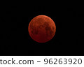 月全食期間的血月 96263920