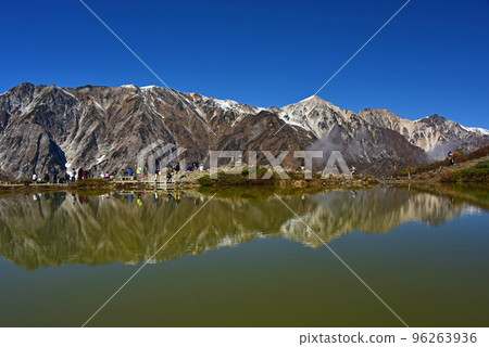 Nagano Prefecture Shirouma Ridge and Happo Pond in Autumn 96263936