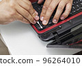 master opens laptop for repair 96264010