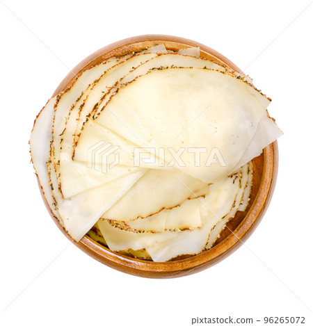 Sliced pepper cheese, tranches in a wooden bowl. Extra fine sliced soft cheese, with a covering of a mix of three different peppercorns, with white, green and black pepper. Close-up, from above. Photo Sliced pepper cheese, tranches in a wooden bowl. Extra fine sliced soft cheese, with a covering of a mix of three different peppercorns, with white, green and black pepper. Close-up, from above. Photo 96265072