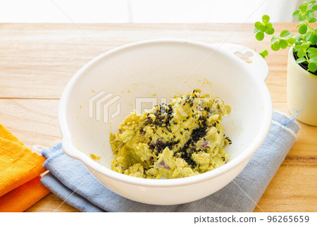Making sweet potato paste Making sweet potato paste 96265659