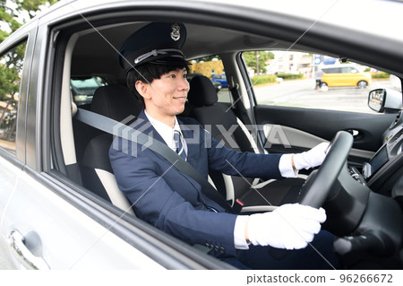 駕駛出租車的男司機 96266672