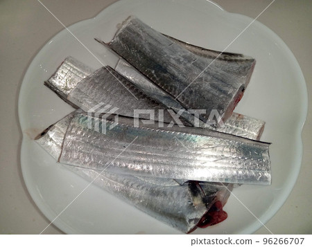 Cutlass fish that shines in silver 96266707