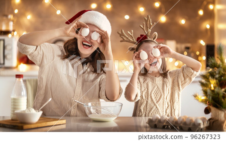 Cooking Christmas cookies 96267323