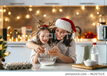 Cooking Christmas cookies 96267324
