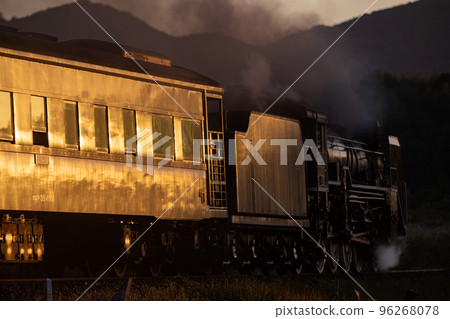 Steam locomotive Yamaguchi shining in the setting sun Steam locomotive Yamaguchi shining in the setting sun 96268078