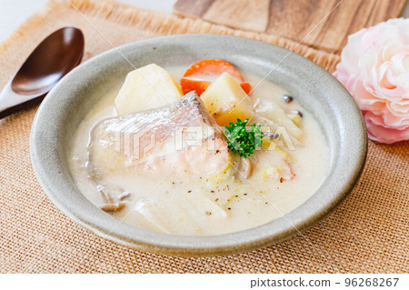 三文魚燉 三文魚燉 96268267