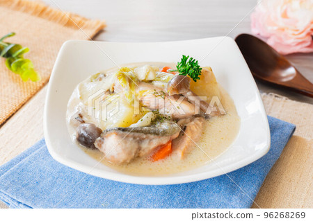 三文魚燉 三文魚燉 96268269