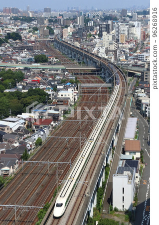 東北新幹線 E2 系列(200 系列顏色:綠帶車 + 山形新幹線組合) 東北新幹線 E2 系列(200 系列顏色:綠帶車 + 山形新幹線組合) 96268916