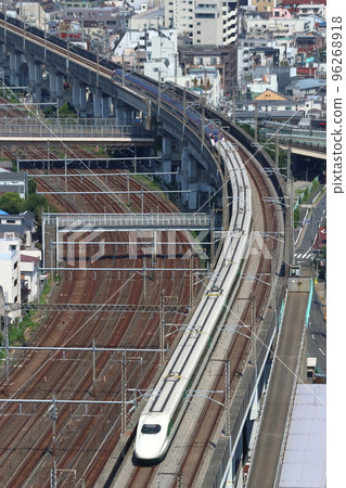 Tohoku Shinkansen E2 series (200 series color: green belt vehicle + Yamagata Shinkansen combined) Tohoku Shinkansen E2 series (200 series color: green belt vehicle + Yamagata Shinkansen combined) 96268918