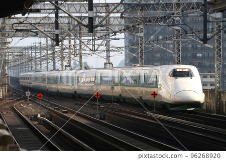 Tohoku Shinkansen E2 series (200 series color: green belt vehicle + Yamagata Shinkansen combined) Tohoku Shinkansen E2 series (200 series color: green belt vehicle + Yamagata Shinkansen combined) 96268920