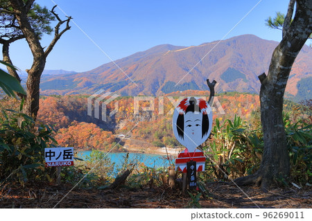 從中野岳看到的片沼和秋天的群山 (2022) 從中野岳看到的片沼和秋天的群山 (2022) 96269011