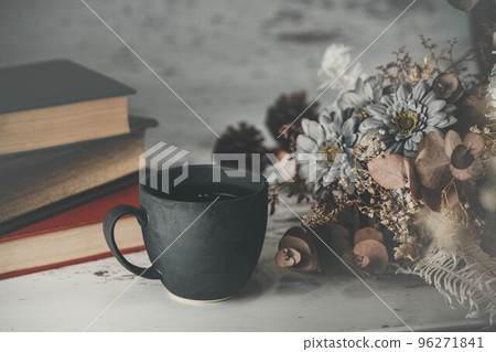 coffee cup and dried flowers 96271841