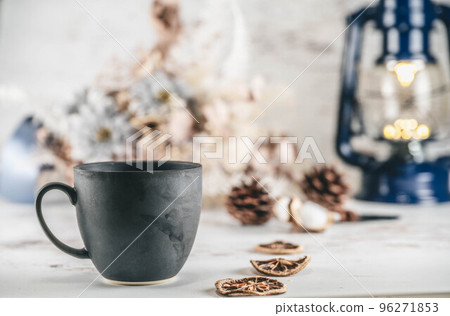 coffee cup and dried flowers 96271853