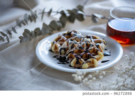 華夫餅乾和茶 96272898