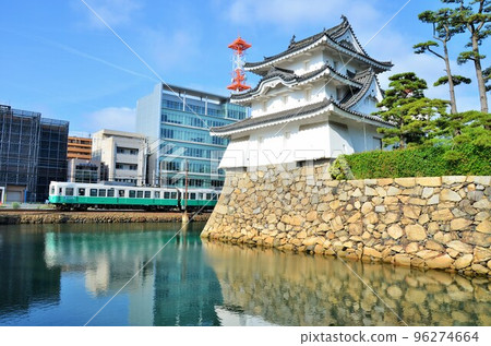 Takamatsu Castle turret and Kotoden 96274664