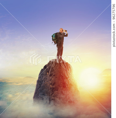 Businessman looking for new business 96275796