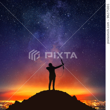 Point straight to the goal 96275801