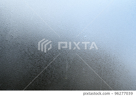 Glass and condensation on it, cooling on the street and consequences in poorly heated houses. Glass and condensation on it, cooling on the street and consequences in poorly heated houses. 96277039