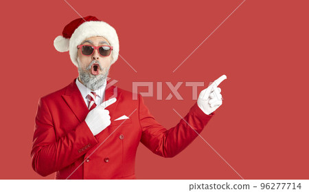 Banner with wondered amazed old grey-haired bearded man wearing Santa style pointing on copyspace. Banner with wondered amazed old grey-haired bearded man wearing Santa style pointing on copyspace. 96277714