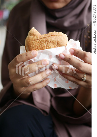 women hand holding beef burger top view  96278373