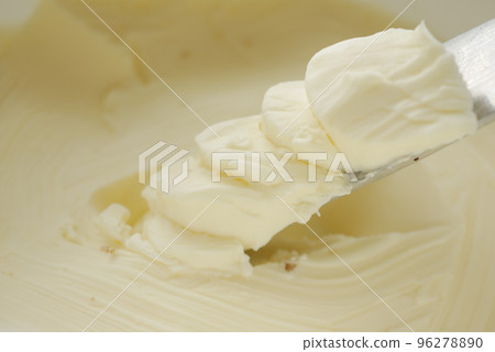close up of fresh butter in a container  96278890