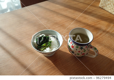 煮菠菜和白米飯 96279494