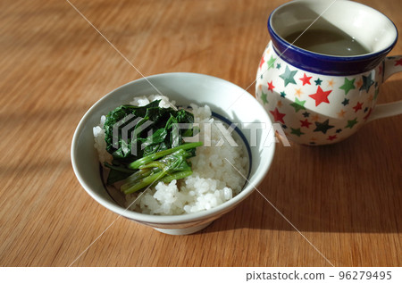 煮菠菜和白米飯 96279495