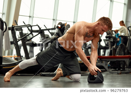 Muscular man doing push up in the gym. Athletic man doing exercise with push up. Man workout push up in the gym. Sport fitness and healthy lifestyle. 96279763