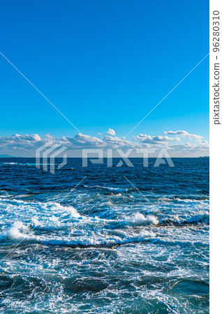 伊豆的大海，晴朗的天空和絕佳的海景 96280310