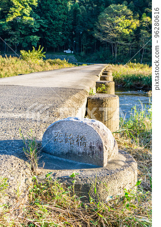 Koiji Bridge (subsidence bridge) over the Kizu River in Minamiyamashiro Village, Kyoto Prefecture 96280616