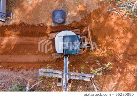 Conducts work on tractor manipulator lifting logs process of preparing land for construction by operating tractor manipulator. Conducts work on tractor manipulator lifting logs process of preparing land for construction by operating tractor manipulator. 96280890